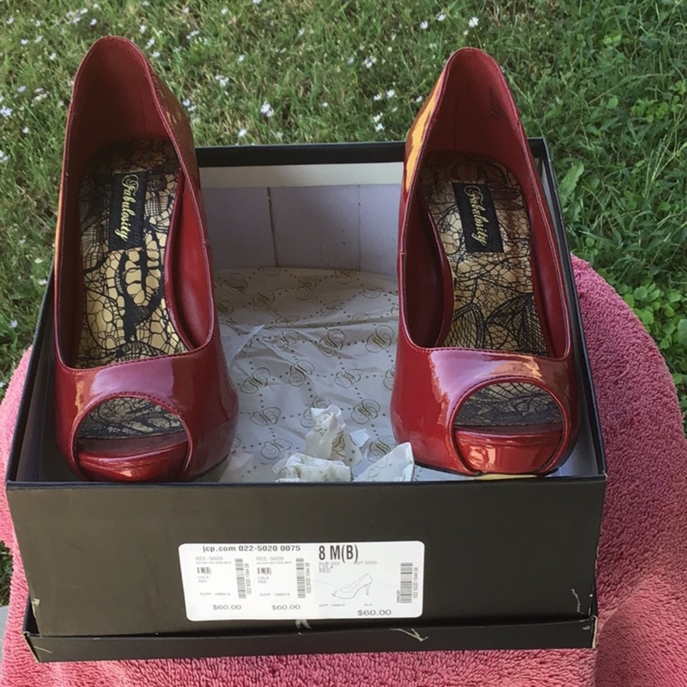 4.5 Classic Red Heels